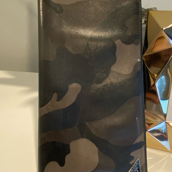 Authentic Men’s Prada Check Book/Cars Holder - Picture 4 of 12